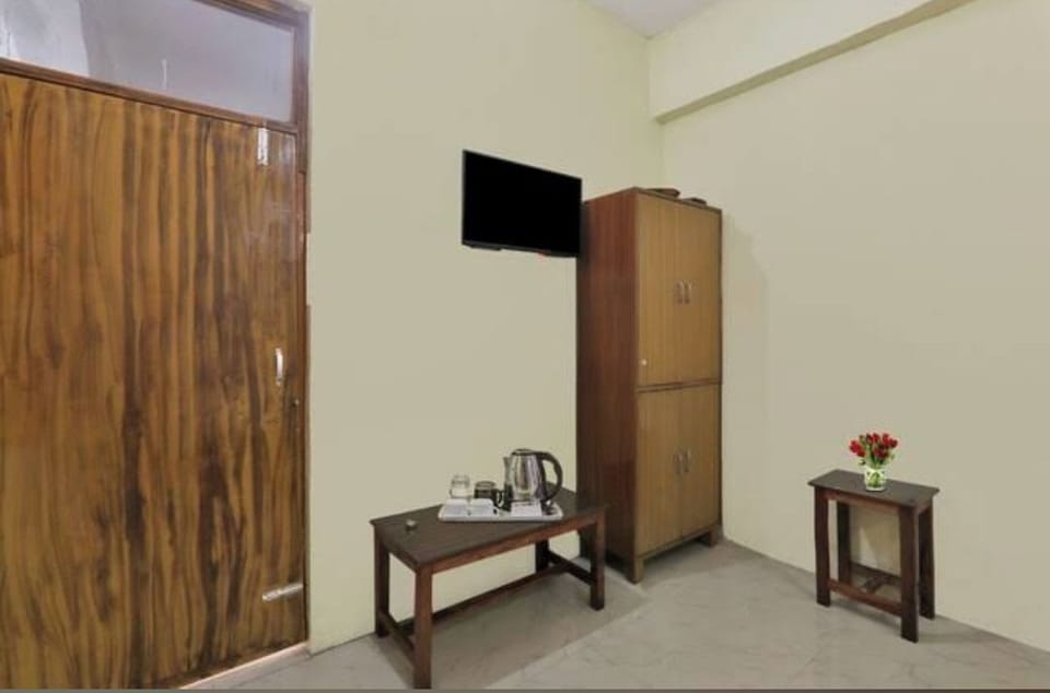 Deluxe Room | Rollaway beds, free WiFi, bed sheets