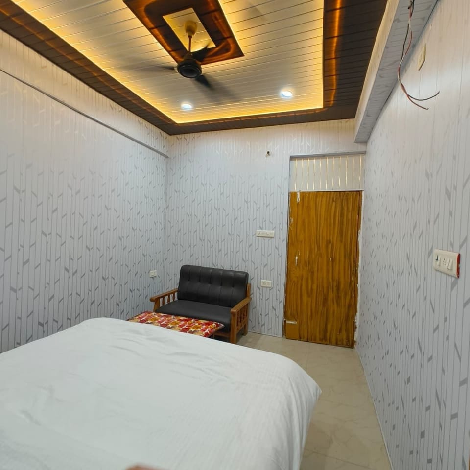 Deluxe Room | Rollaway beds, free WiFi, bed sheets