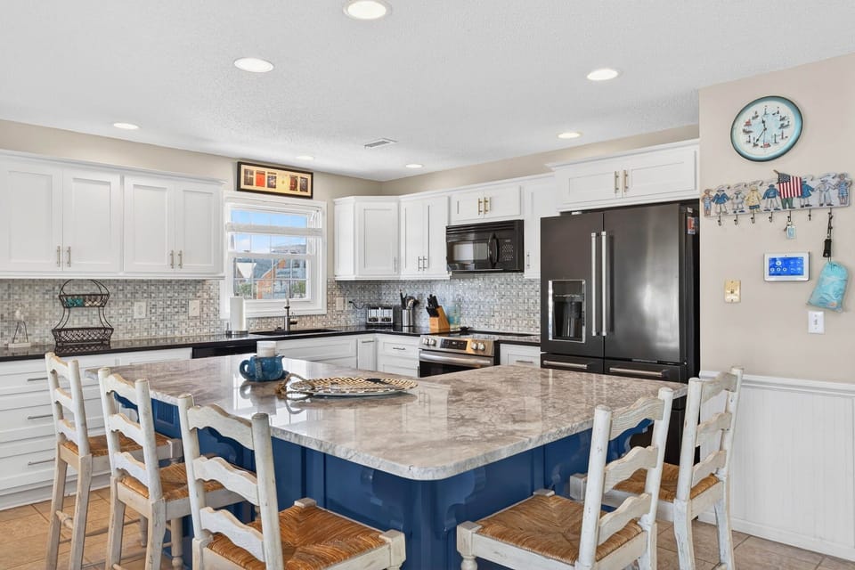 Gathering and dining together is easy with plenty of seating in the spacious kitchen.