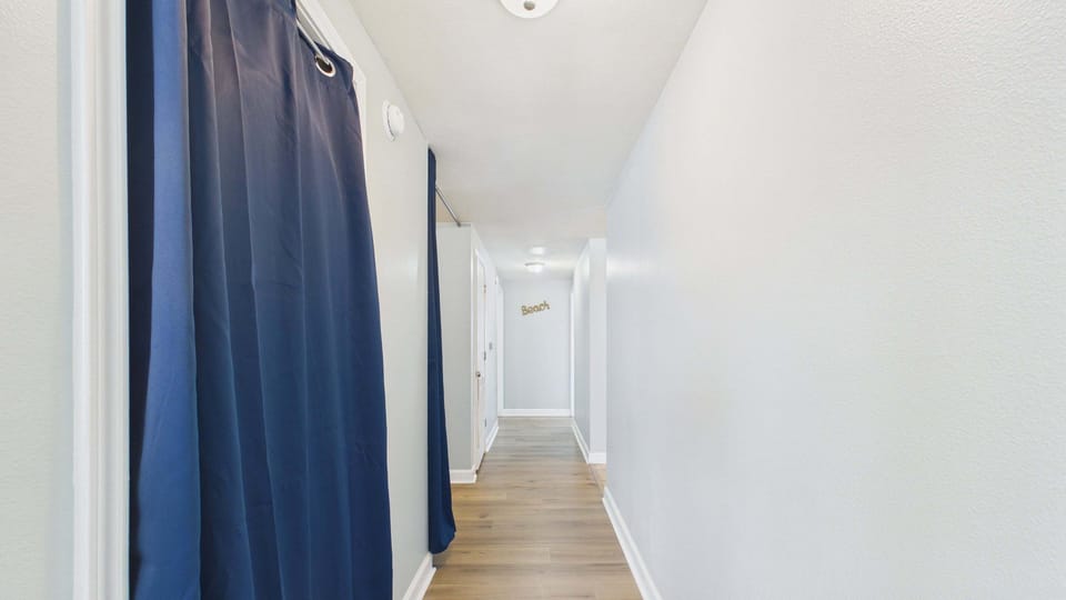 Hallway to bedrooms