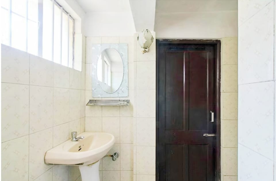 Shower, rainfall showerhead, slippers, bidet