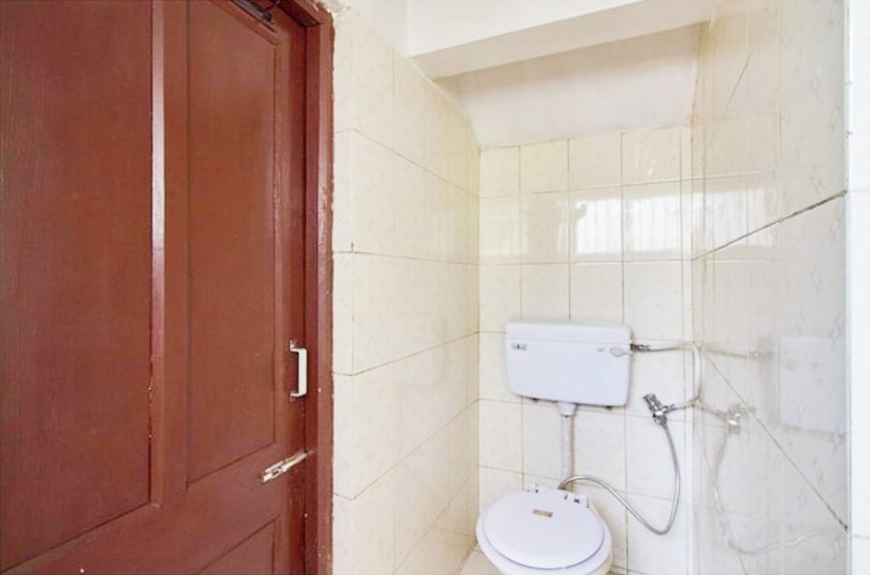 Shower, rainfall showerhead, slippers, bidet