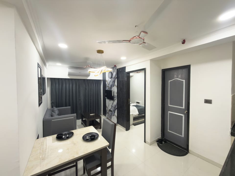 Junior Suite, City View | Free WiFi, bed sheets