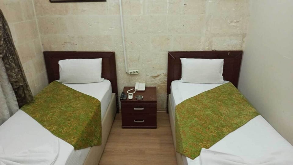 Twin Room | Laptop workspace, free WiFi