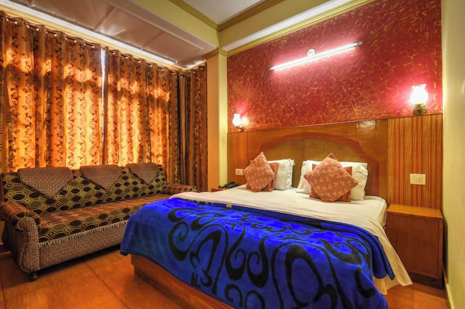 Hypo-allergenic bedding, desk, soundproofing, free WiFi