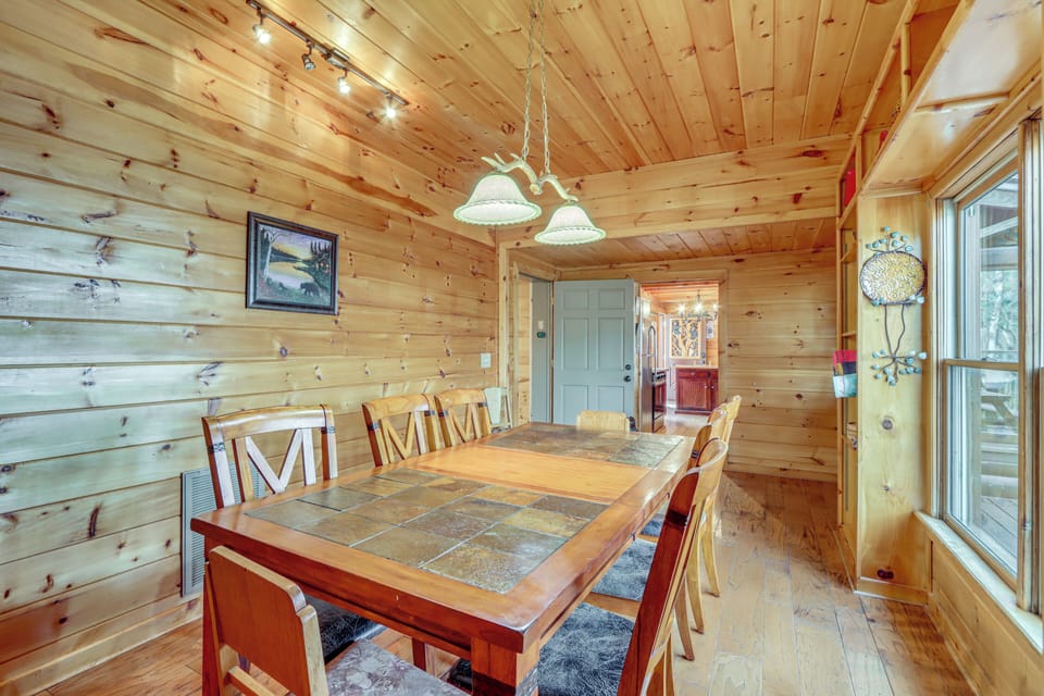 House (5 Bedrooms) | Interior