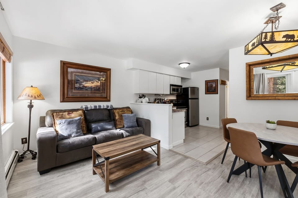 Relax in your open-concept living space with cozy leather seating, full kitchen, and rustic mountain charm.