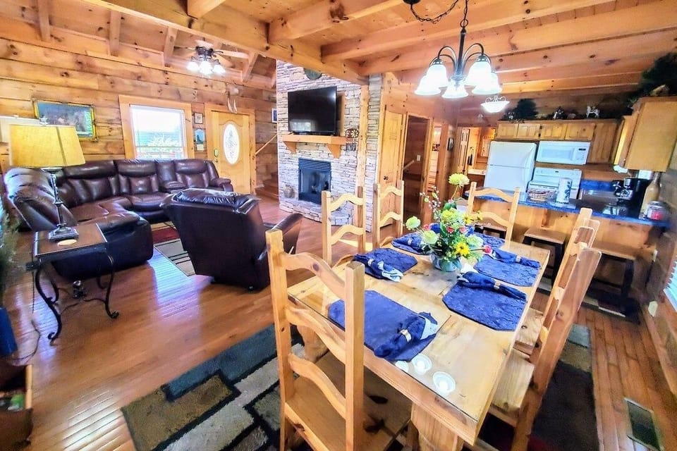Cabin, 4 Bedrooms | Living area | Smart TV
