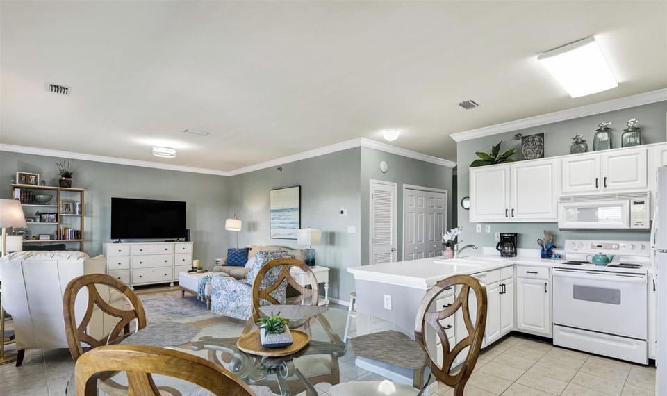 Condo, 2 Bedrooms | Interior