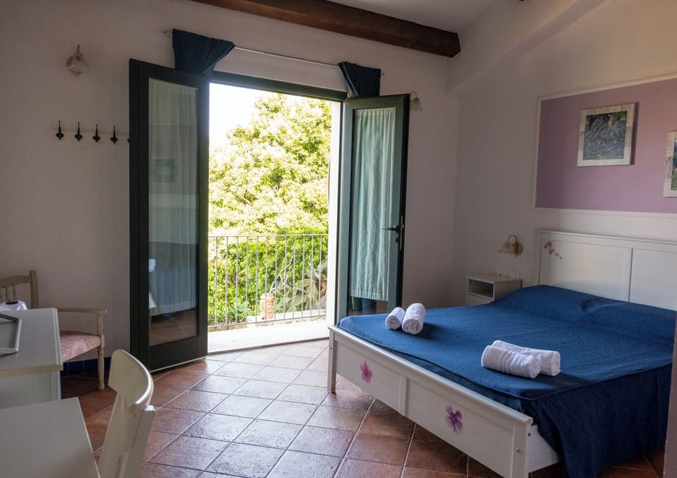 Classic Room, Garden View | WiFi (free)