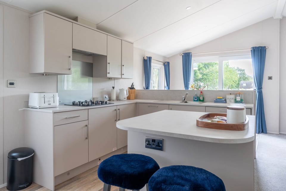 Cook, dine and spend time together in the heart of the lodge