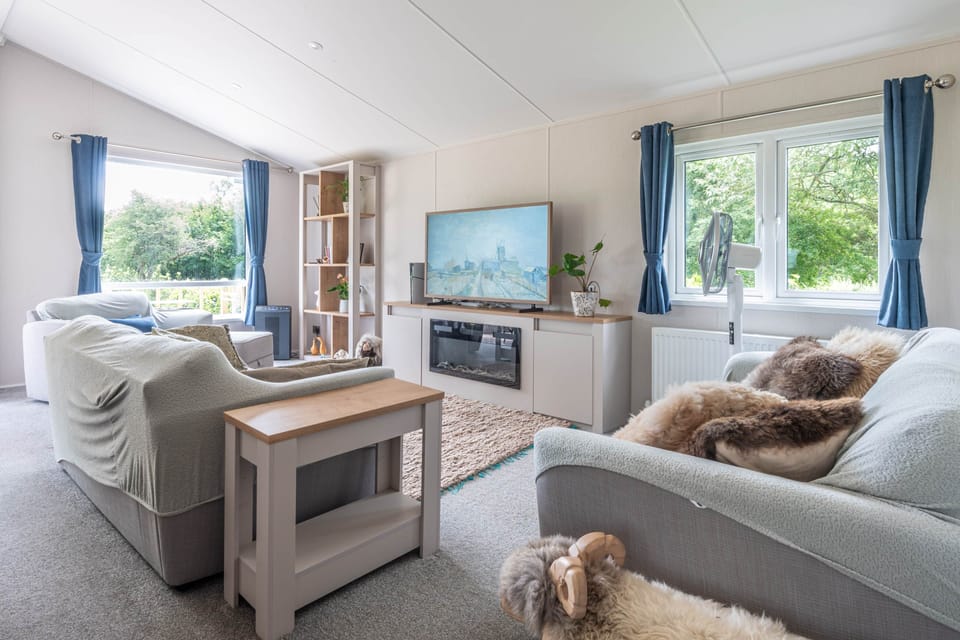 Relax in comfort with 55" TV with surround sound, Netflix, PlayStation5 and countryside views