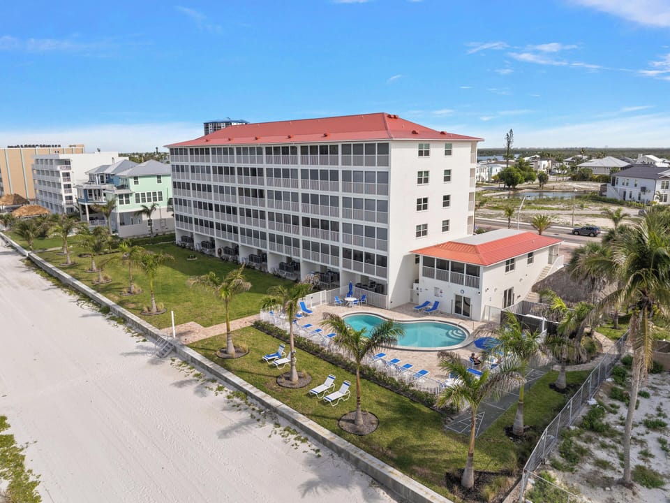 Pointe South Resort Beachfront Community Pool