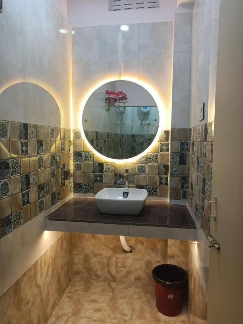Double Room, 1 King Bed, City View | Bathroom | Shower, free toiletries, towels, soap