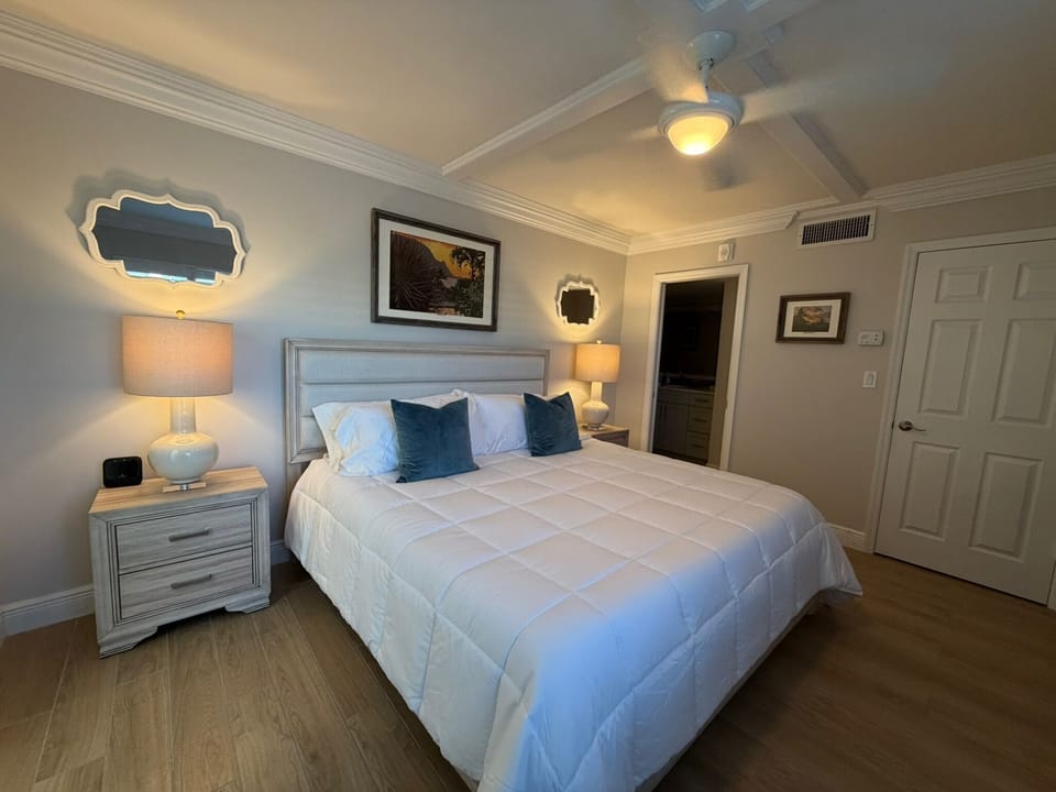 Guest Suite with King Bed 