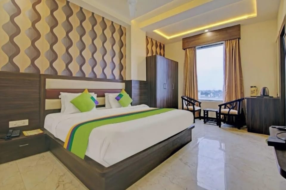 In-room safe, soundproofing, iron/ironing board, free WiFi