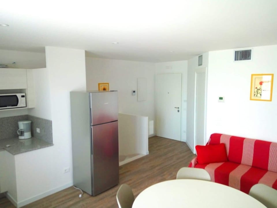 Apartment, 2 Bedrooms, Balcony, Ocean View | Living room