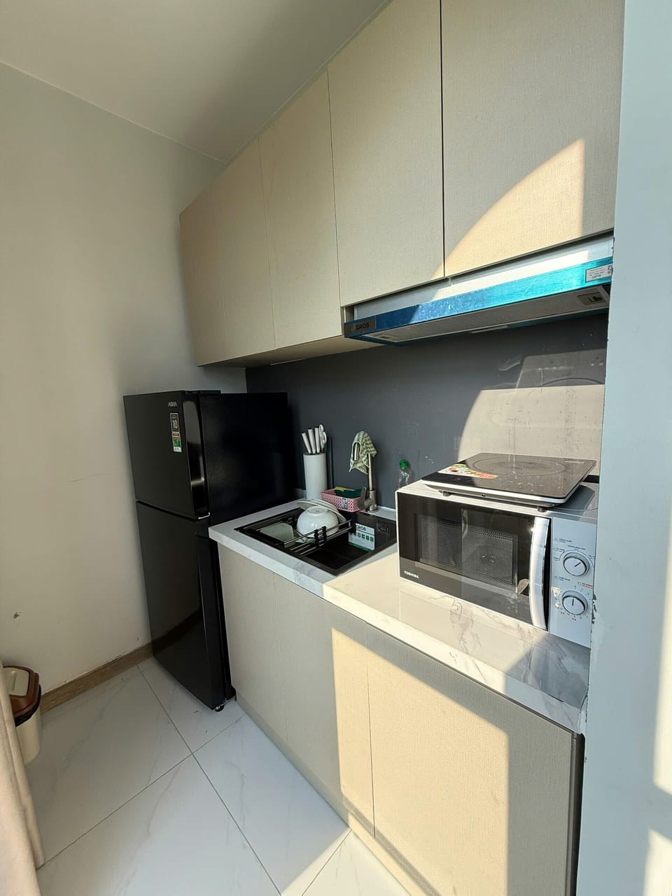 Luxury Studio Suite, Beach View | Private kitchen