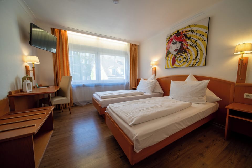 Comfort Twin Room | Desk, laptop workspace, blackout drapes, iron/ironing board