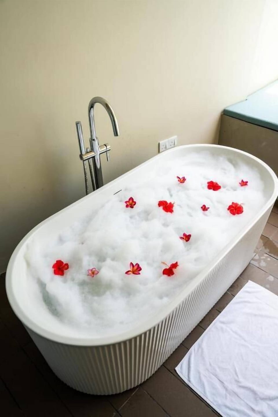 Deluxe Double Room, 1 King Bed, Bathtub, Ocean View | Jetted tub