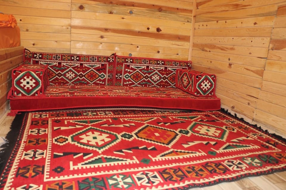 Deluxe Bungalow, River View | Interior