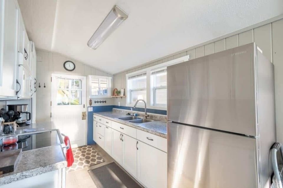 WhiteCloverkitchendoor