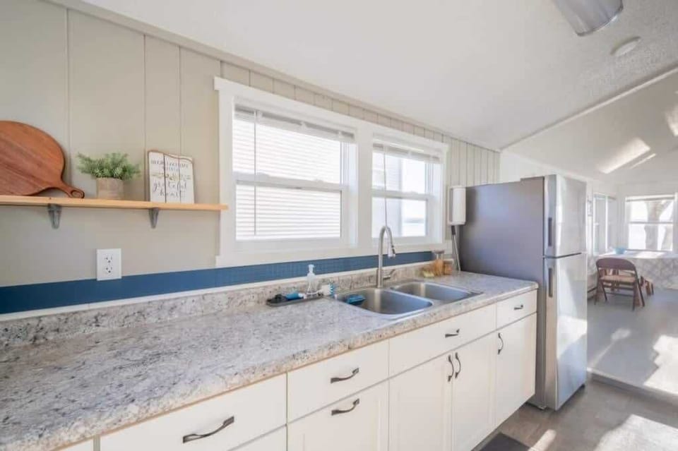 WhiteCloverkitchensink
