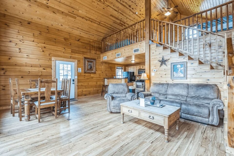 Family Cabin, Pets Allowed | Living area