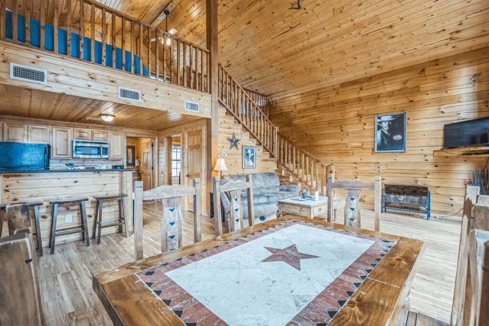 Family Cabin, Pets Allowed | Living area