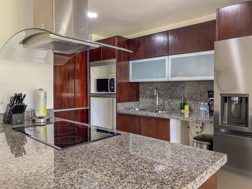 Gourmet kitchen with full appliances