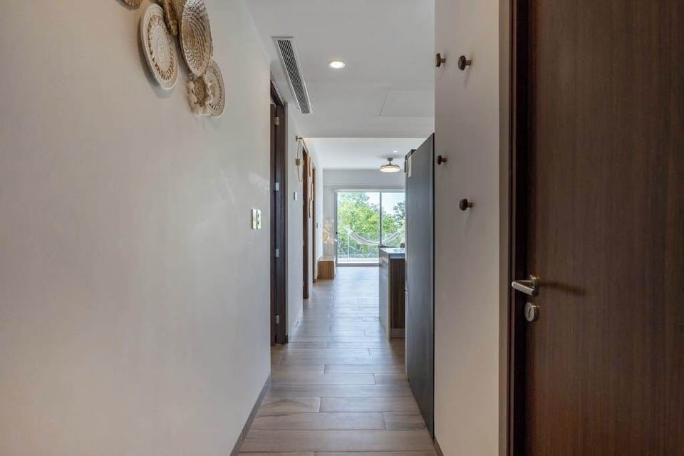 Step-free hallway and entrance