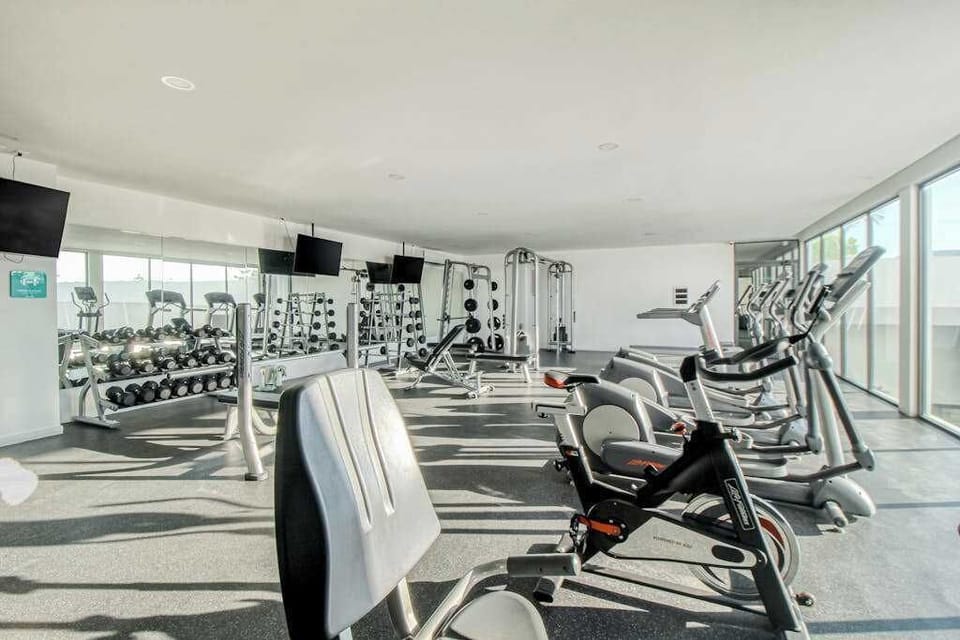 On-site fitness center / gym (shared)