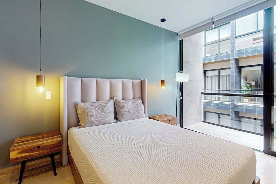 Private bedroom with Queen-size bed