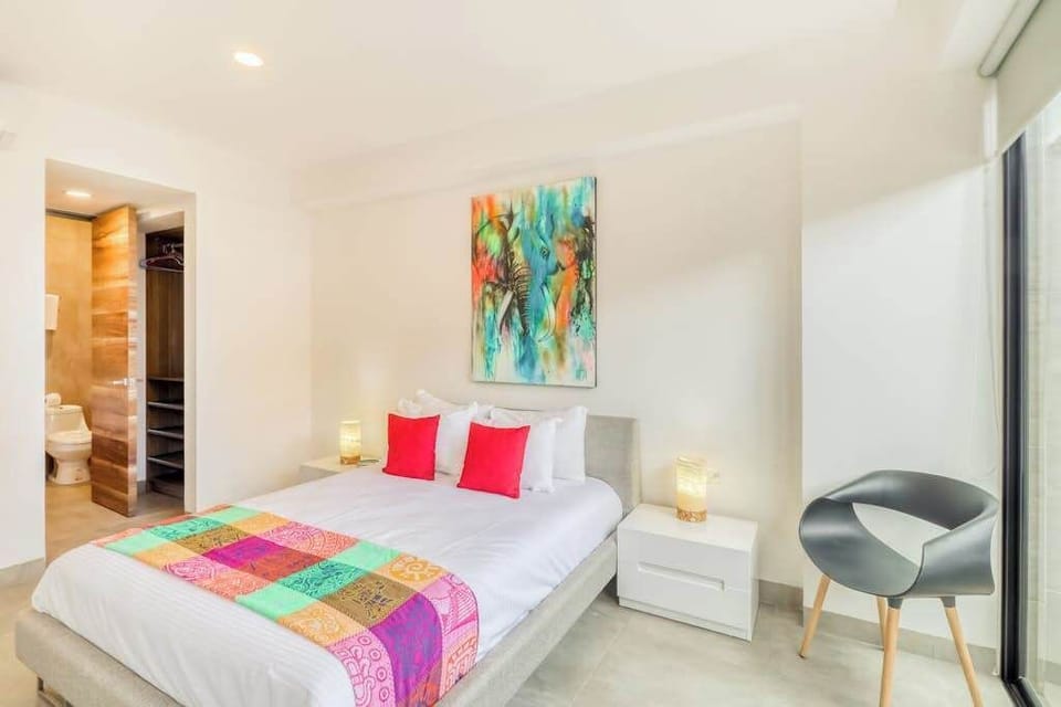 Bedroom - Queen bed with floor-to-ceiling window