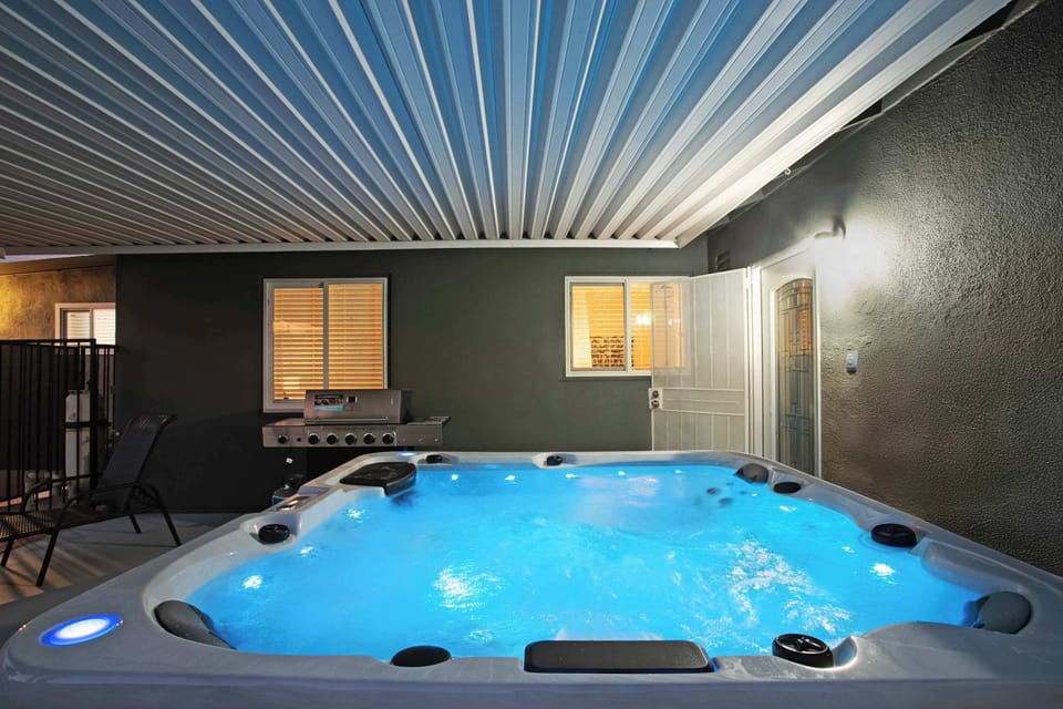 Indoor spa tub