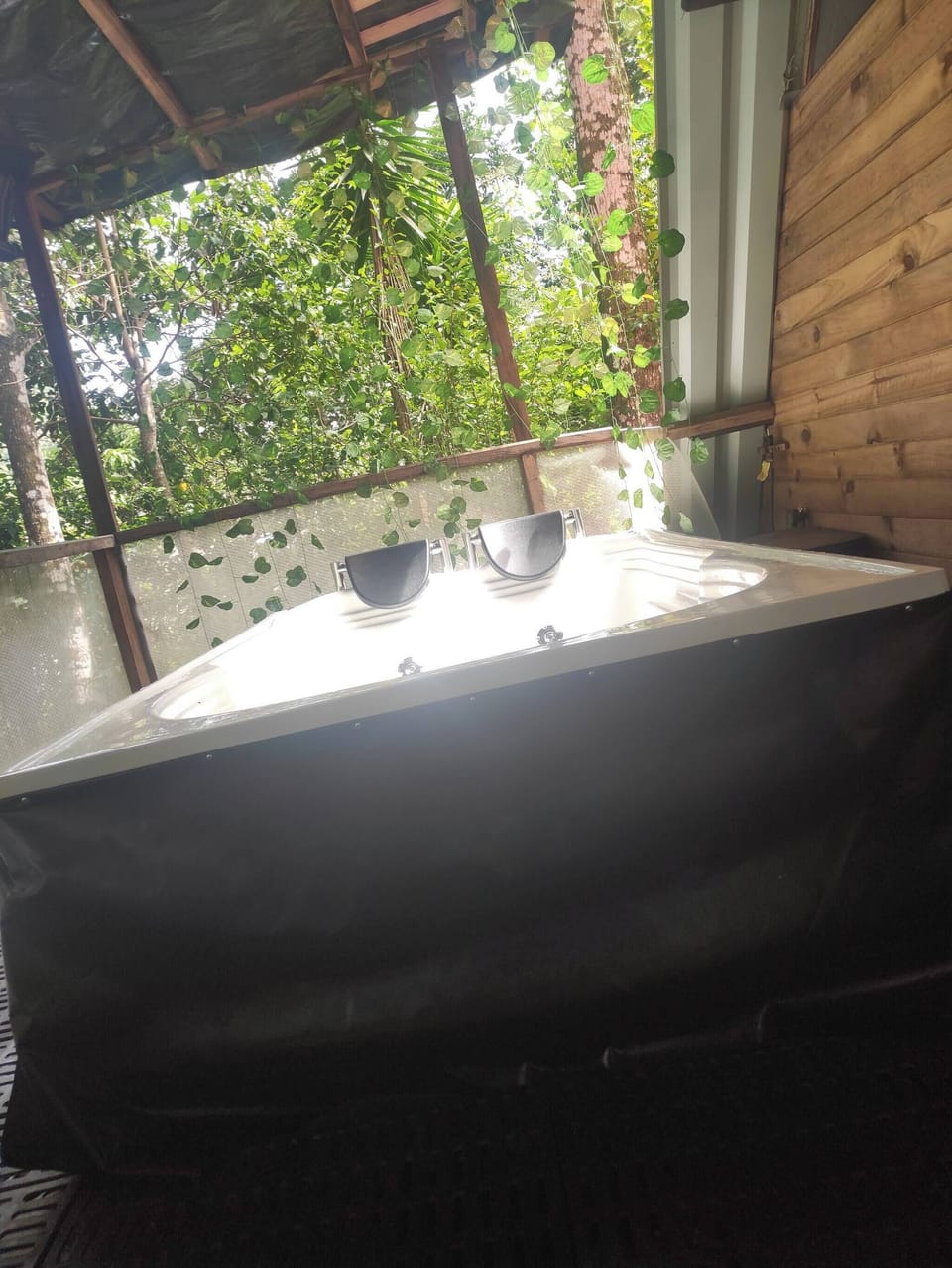 Cabin, 3 Bedrooms, Smoking, Balcony | Property grounds