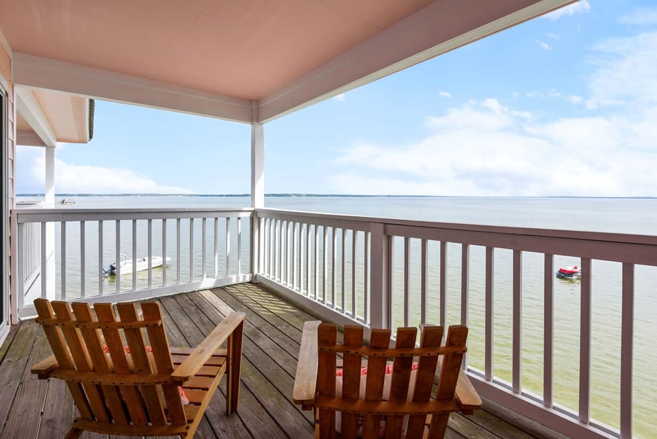 Master Suite 3rd floor balcony & views
