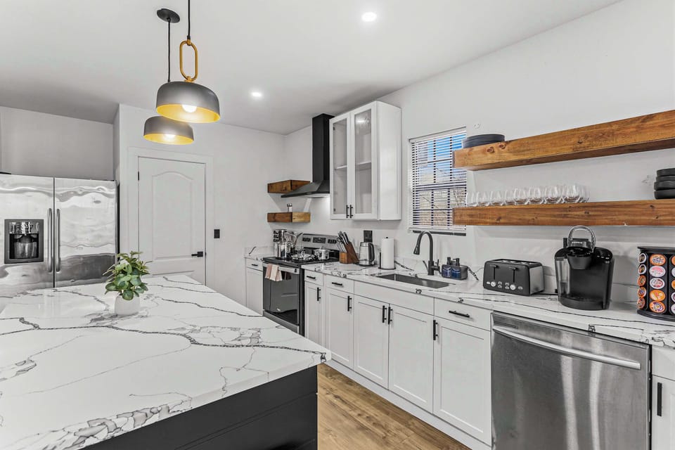 From breakfast to dinner, this kitchen offers all the essentials, plus plenty of room for family and friends to gather and cook together.
