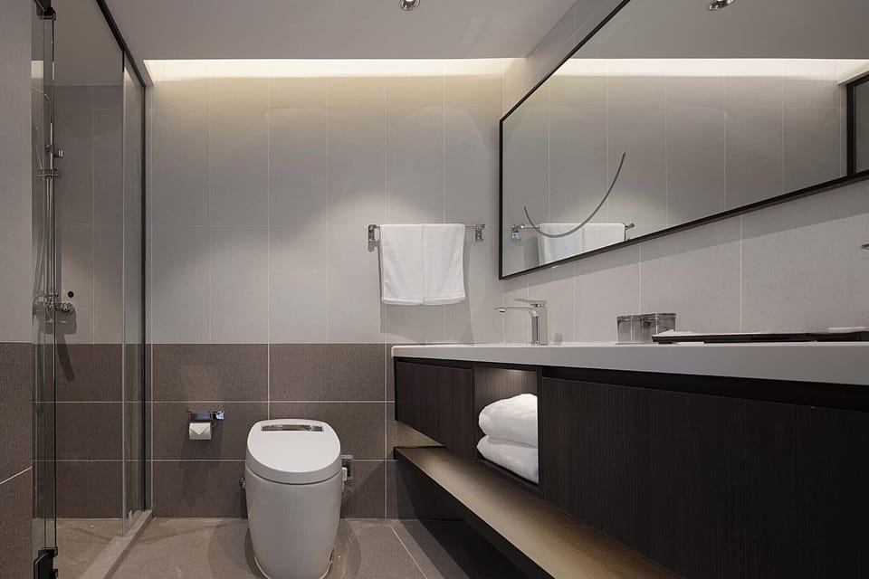 Family Twin Room, City View | Bathroom | Free toiletries, hair dryer, slippers, towels