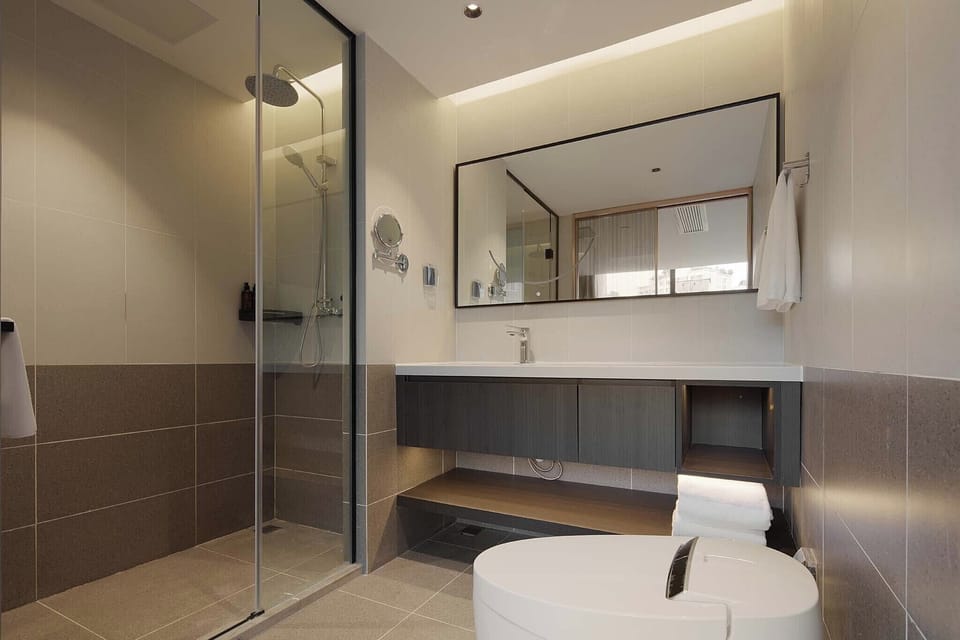 Family Twin Room, City View | Bathroom | Free toiletries, hair dryer, slippers, towels