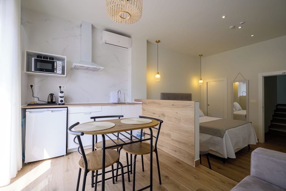 Premium Studio, 1 Queen Bed with Sofa bed, Kitchen, City View | Premium bedding, minibar, in-room safe, laptop workspace