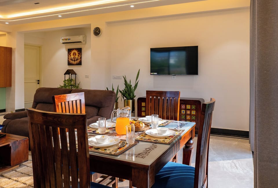 Deluxe Villa | Dining
