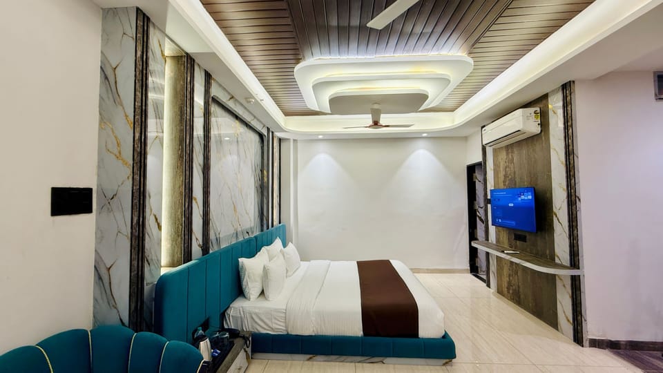 Premium Room | Desk, laptop workspace, WiFi (free)