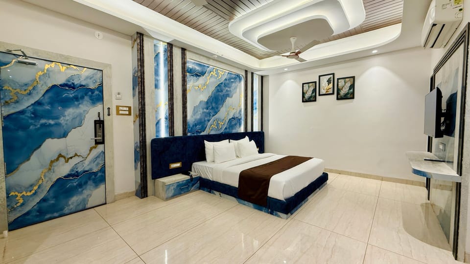 Premium Room | Desk, laptop workspace, WiFi (free)
