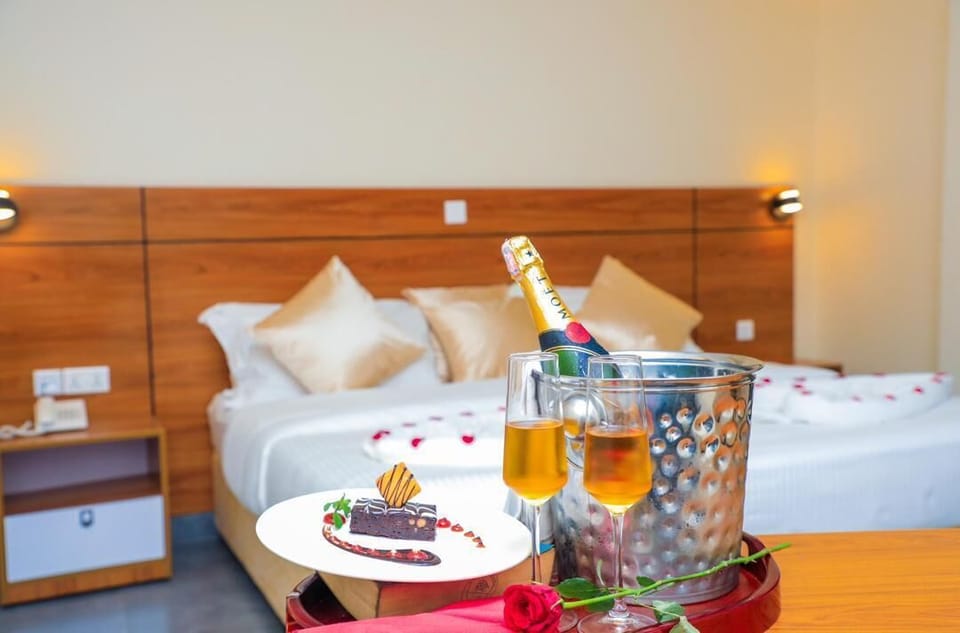 Junior Suite, Mountain View | In-room safe, desk, laptop workspace, soundproofing