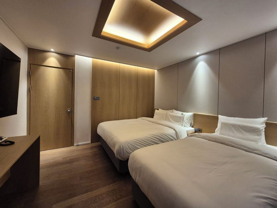 Deluxe Twin Room | Blackout drapes, free WiFi, bed sheets