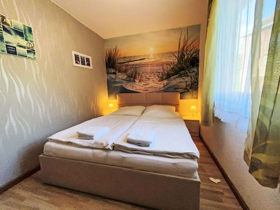Bedroom, Bed, Bedding, Hotel, Pillow, Bed Sheet, Bed Frame