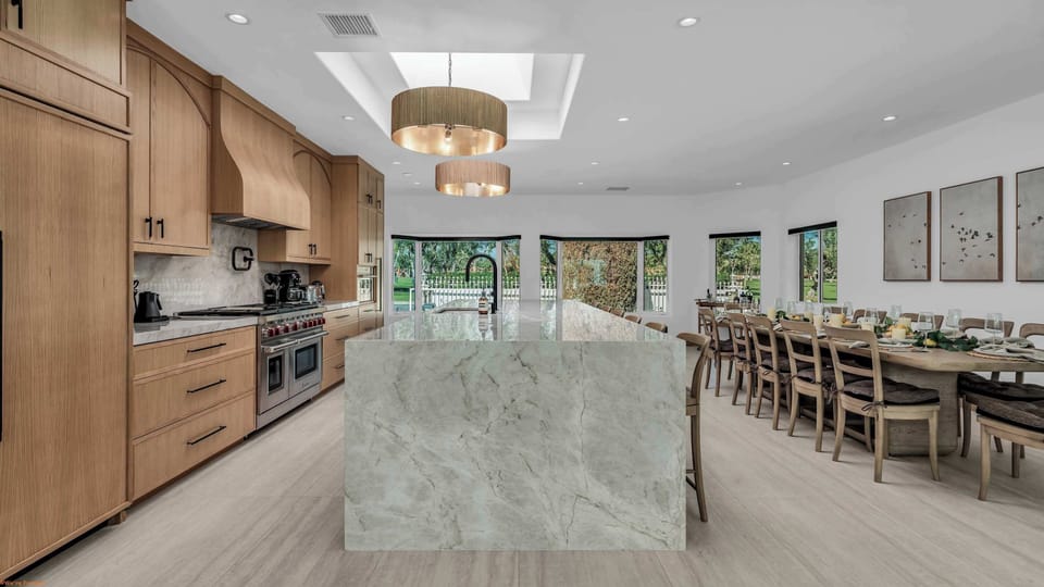 House | 6 bedrooms, desk, high-speed internet