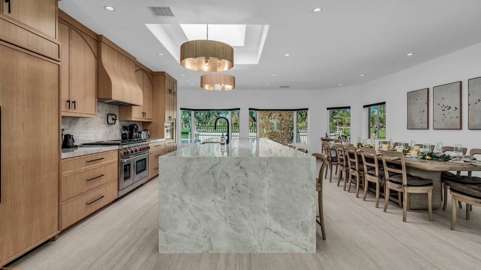 House | 6 bedrooms, desk, high-speed internet