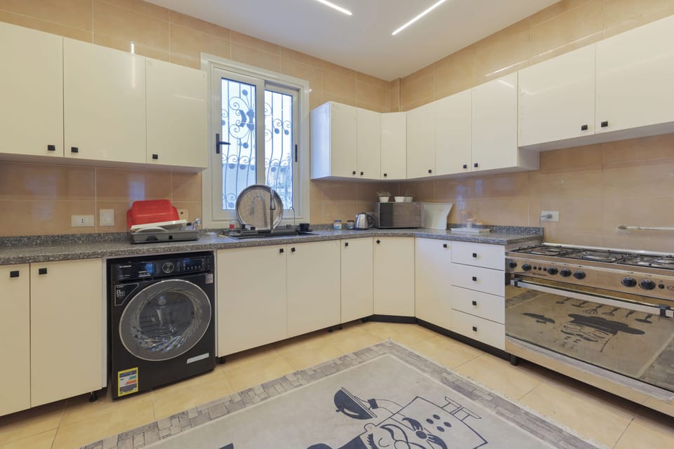 Luxury Villa, 6 Bedrooms, Private Pool, Garden View | Private kitchen | Full-size fridge, microwave, oven, stovetop